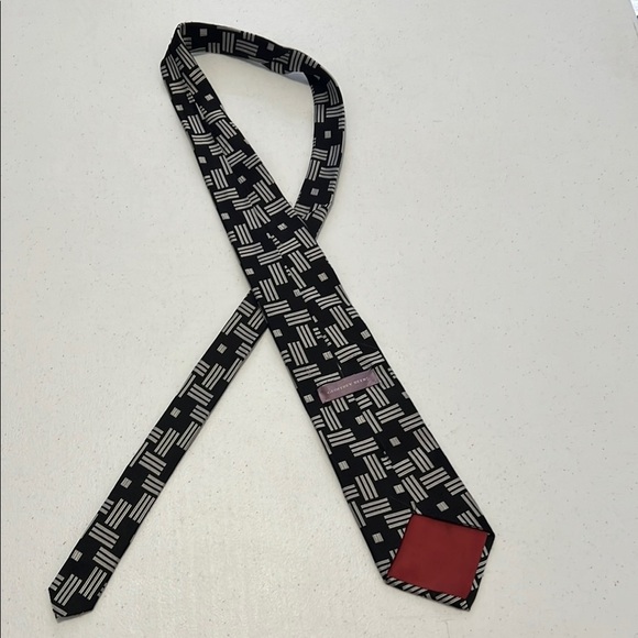 Geoffrey Beene Black and White‎ Geometric Tie (used -good) - Picture 2 of 5